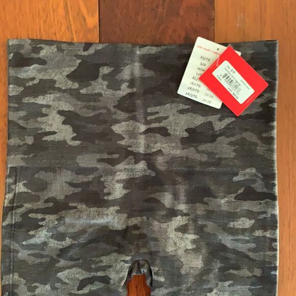 NWT - Spanx Look at Me Now Camo Seamless Leggings - Picture 6 of 10